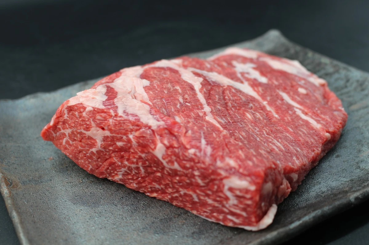 【現品限り】近江牛コサンカク塊肉759g【希少部位】