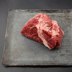 【現品限り】近江牛ニノウデ塊肉612g【煮込み用】