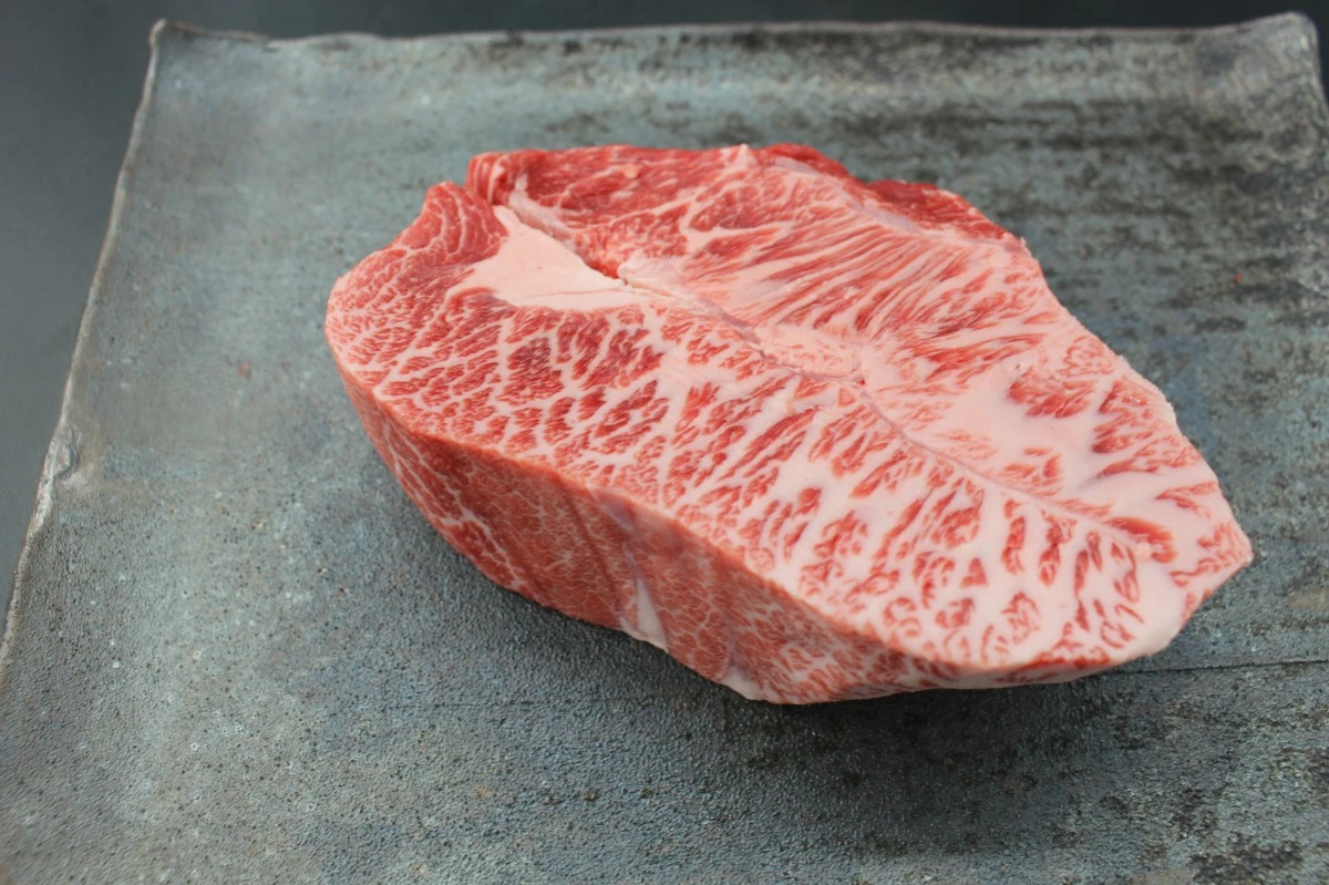 【現品限り】近江牛ミスジ塊肉 384g【超激レア商品】