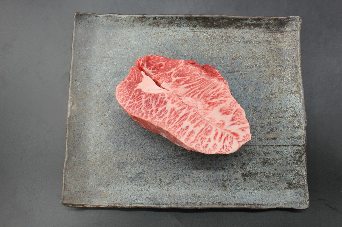 【現品限り】近江牛ミスジ塊肉 384g【超激レア商品】