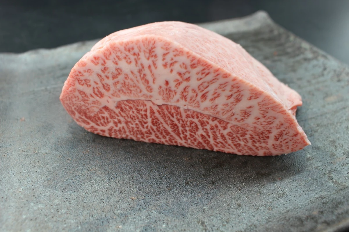 【現品限り】近江牛ミスジ塊肉 406g【超激レア商品】