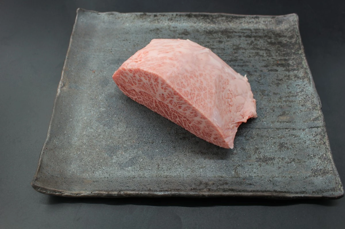 【現品限り】近江牛ミスジ塊肉 406g【超激レア商品】