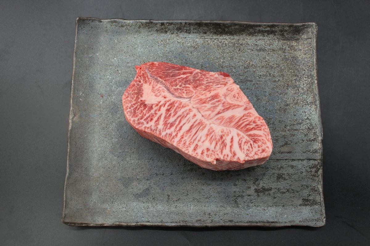 【現品限り】近江牛ミスジ塊肉 493g【超激レア商品】
