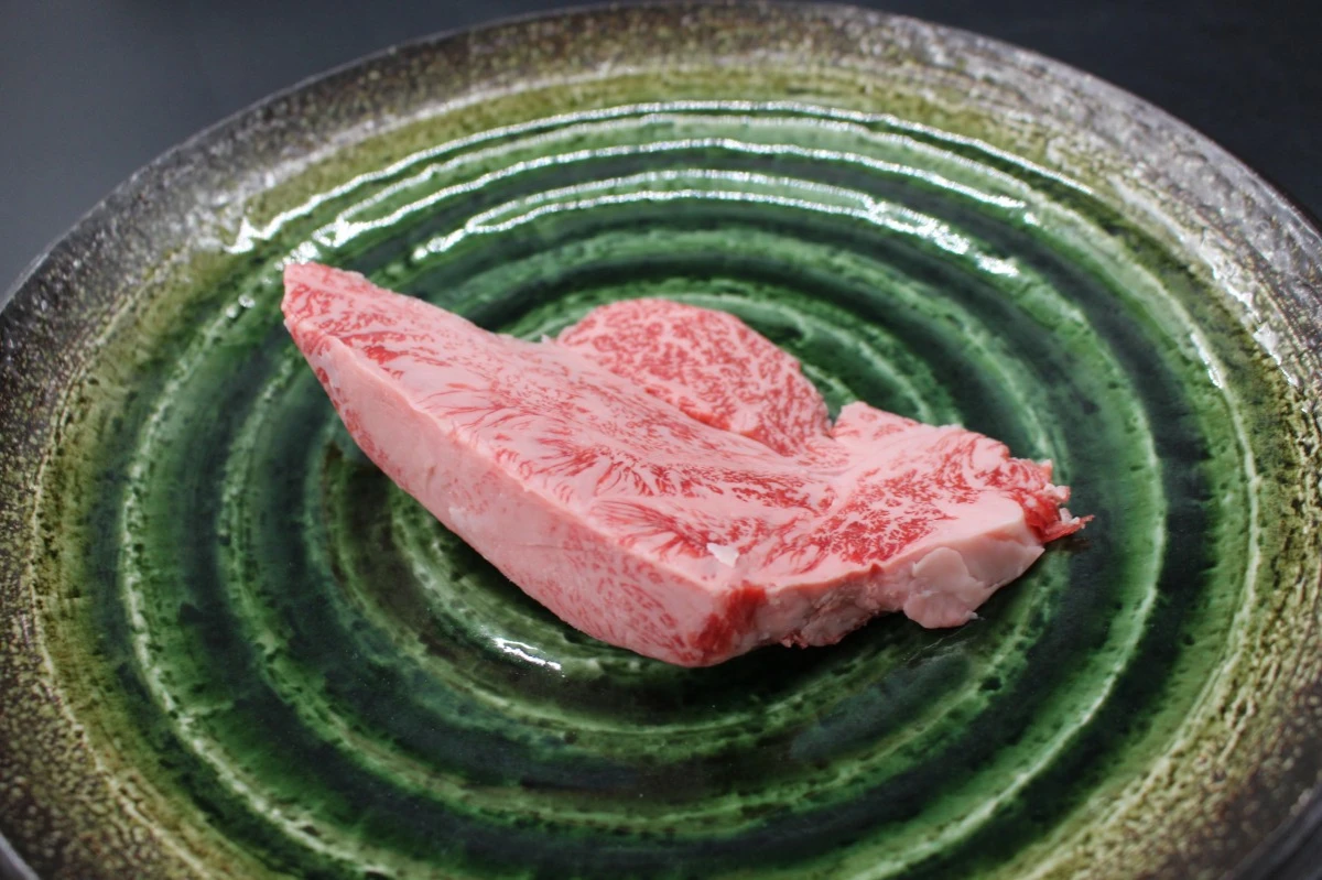 【現品限り】近江牛訳あり塊肉140ｇ※小さめ
