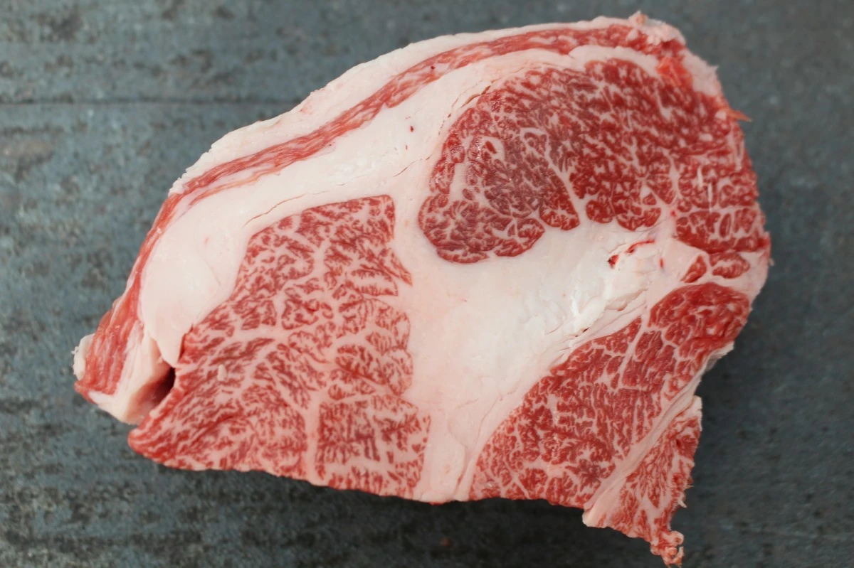 【現品限り】近江牛クラシタ塊肉520g【別名：かたロース】