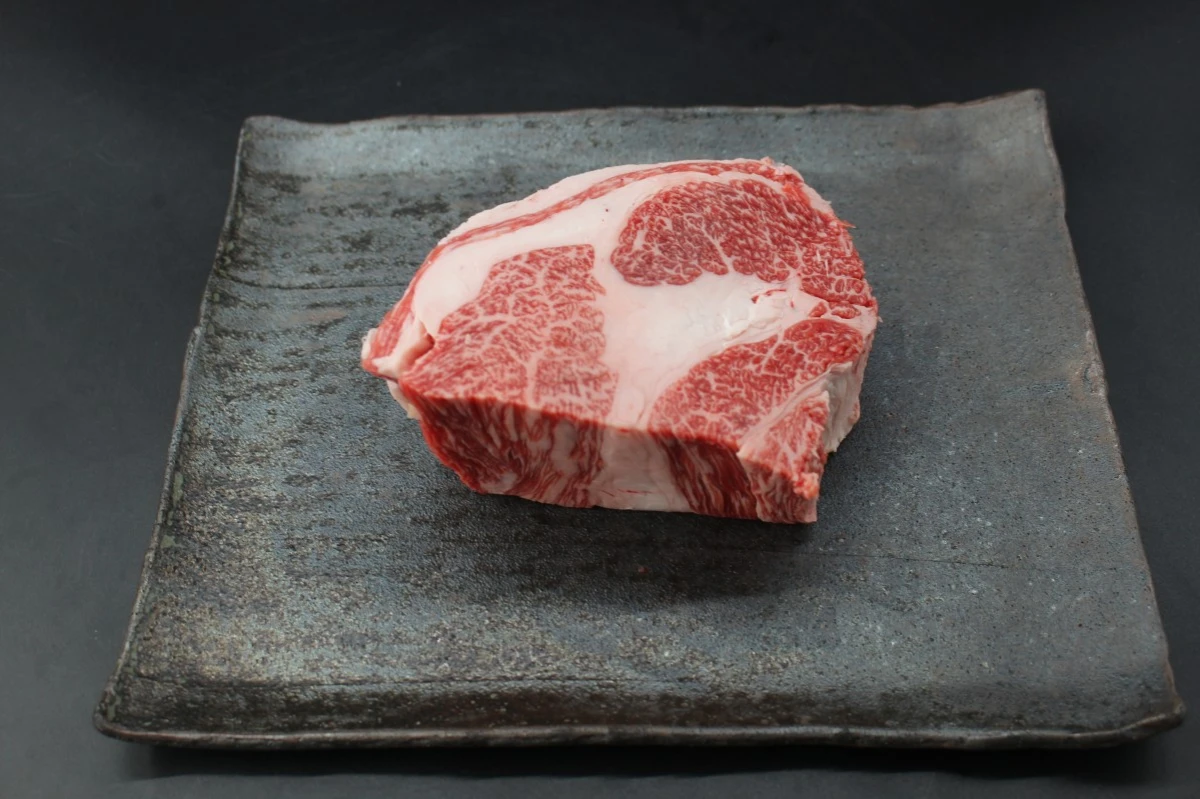 【現品限り】近江牛クラシタ塊肉520g【別名：かたロース】