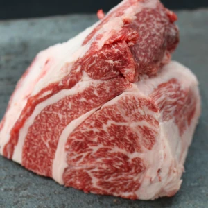 【現品限り】近江牛クラシタ塊肉525g【別名：かたロース】
