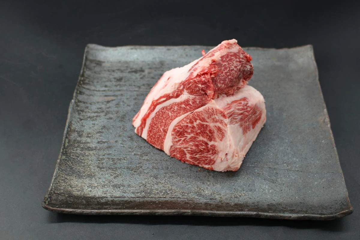 【現品限り】近江牛クラシタ塊肉525g【別名：かたロース】