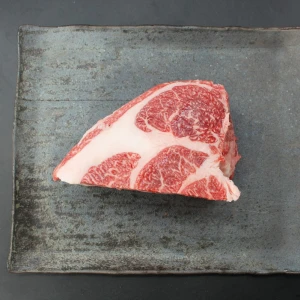 【現品限り】近江牛クラシタ塊肉567g【別名：かたロース】