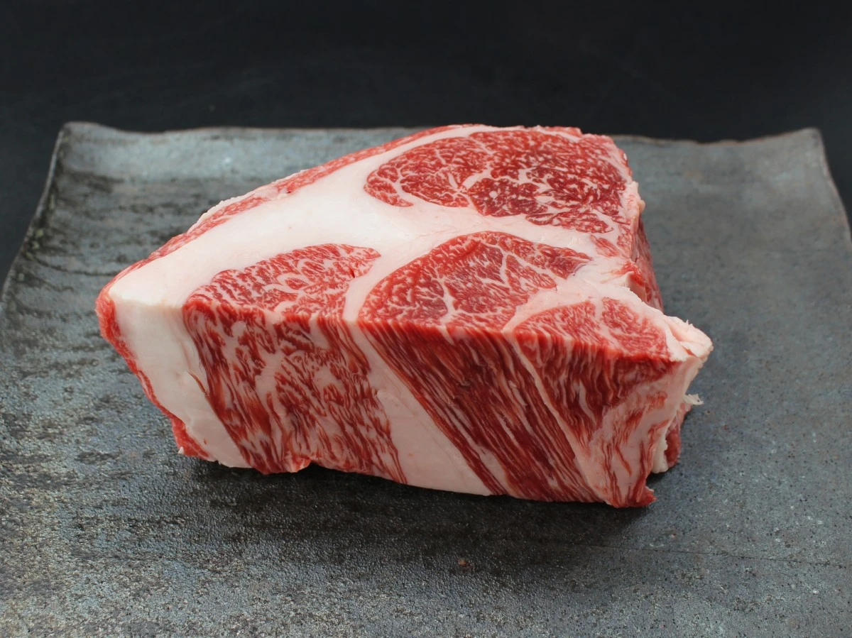 【現品限り】近江牛クラシタ塊肉567g【別名：かたロース】