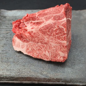 【現品限り】近江牛クラシタ塊肉772g【別名：かたロース】