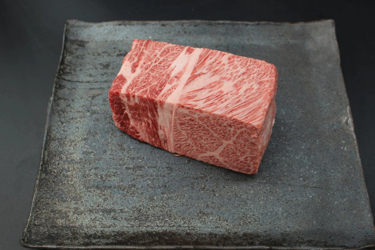 【現品限り】近江牛ザブトン塊肉487g【超希少・高級部位】