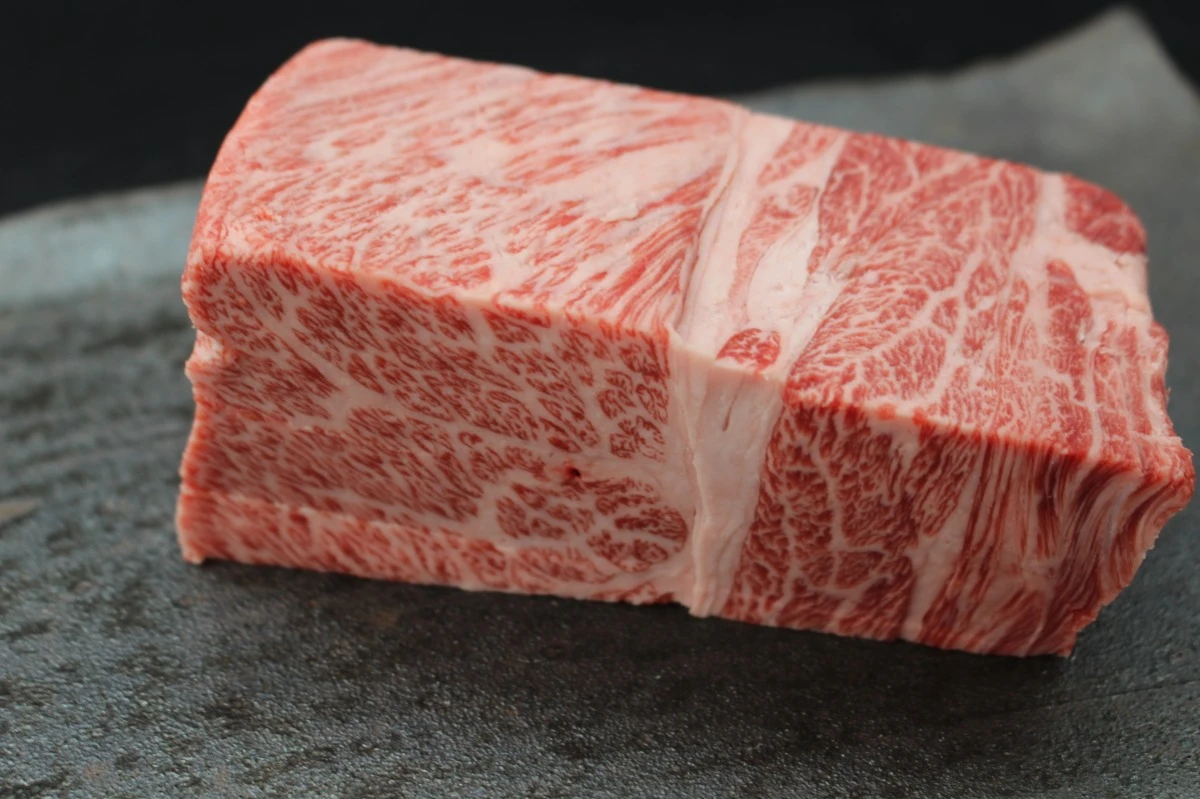 【現品限り】近江牛ザブトン塊肉487g【超希少・高級部位】