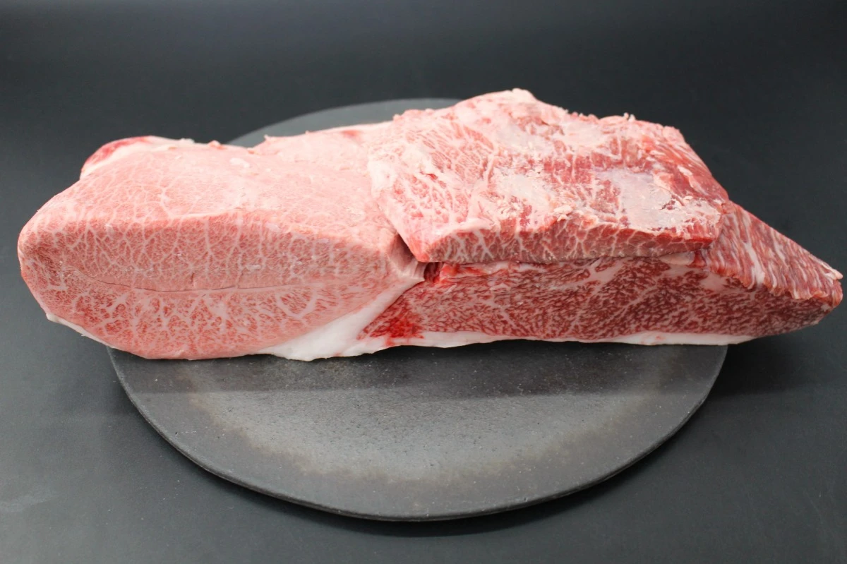 【現品限り】近江牛ウデ塊肉 1820g【激レア商品！】