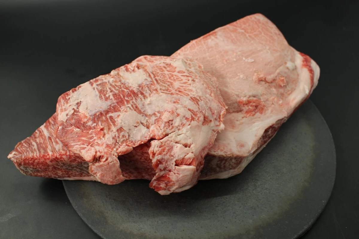 【現品限り】近江牛ウデ塊肉 1820g【激レア商品！】