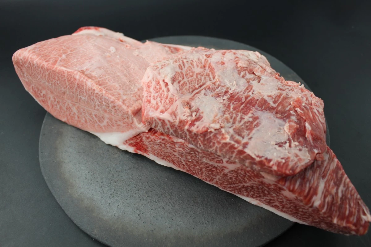 【現品限り】近江牛ウデ塊肉 1820g【激レア商品！】