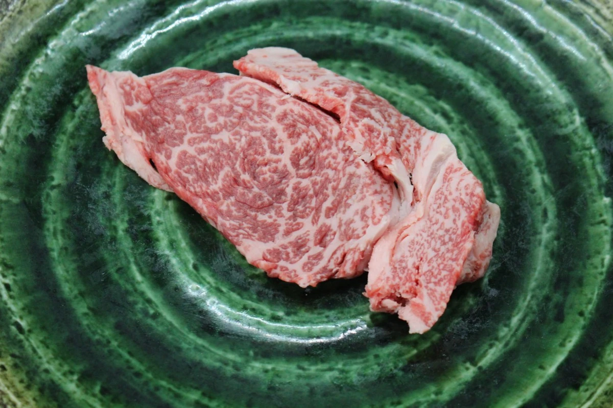 【現品限り】近江牛訳あり塊肉140ｇ ※手のひらサイズです
