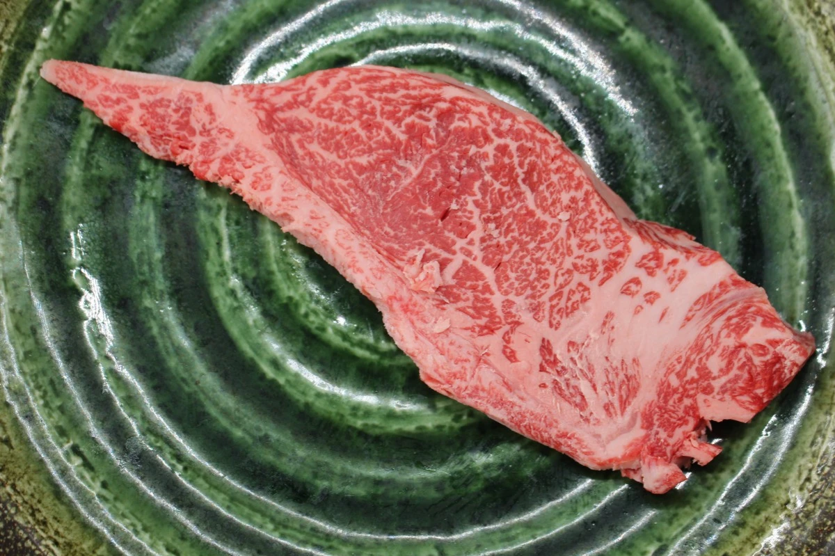 【現品限り】近江牛訳あり塊肉180ｇ ※手のひらサイズ