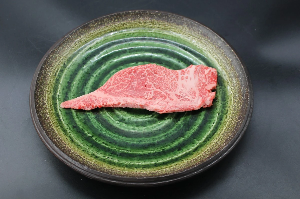 【現品限り】近江牛訳あり塊肉180ｇ ※手のひらサイズ