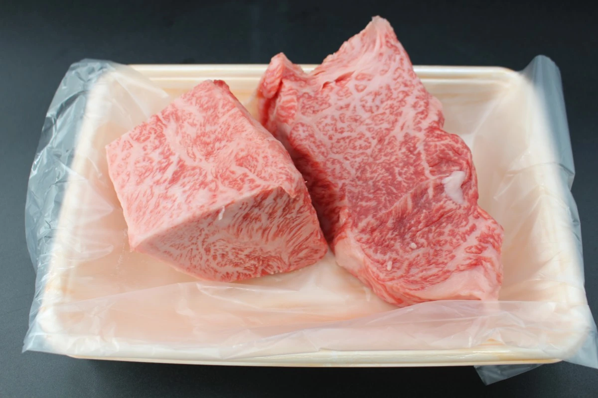 《現品限り》近江牛極厚モンスターステーキ ミニサイズ【430g】