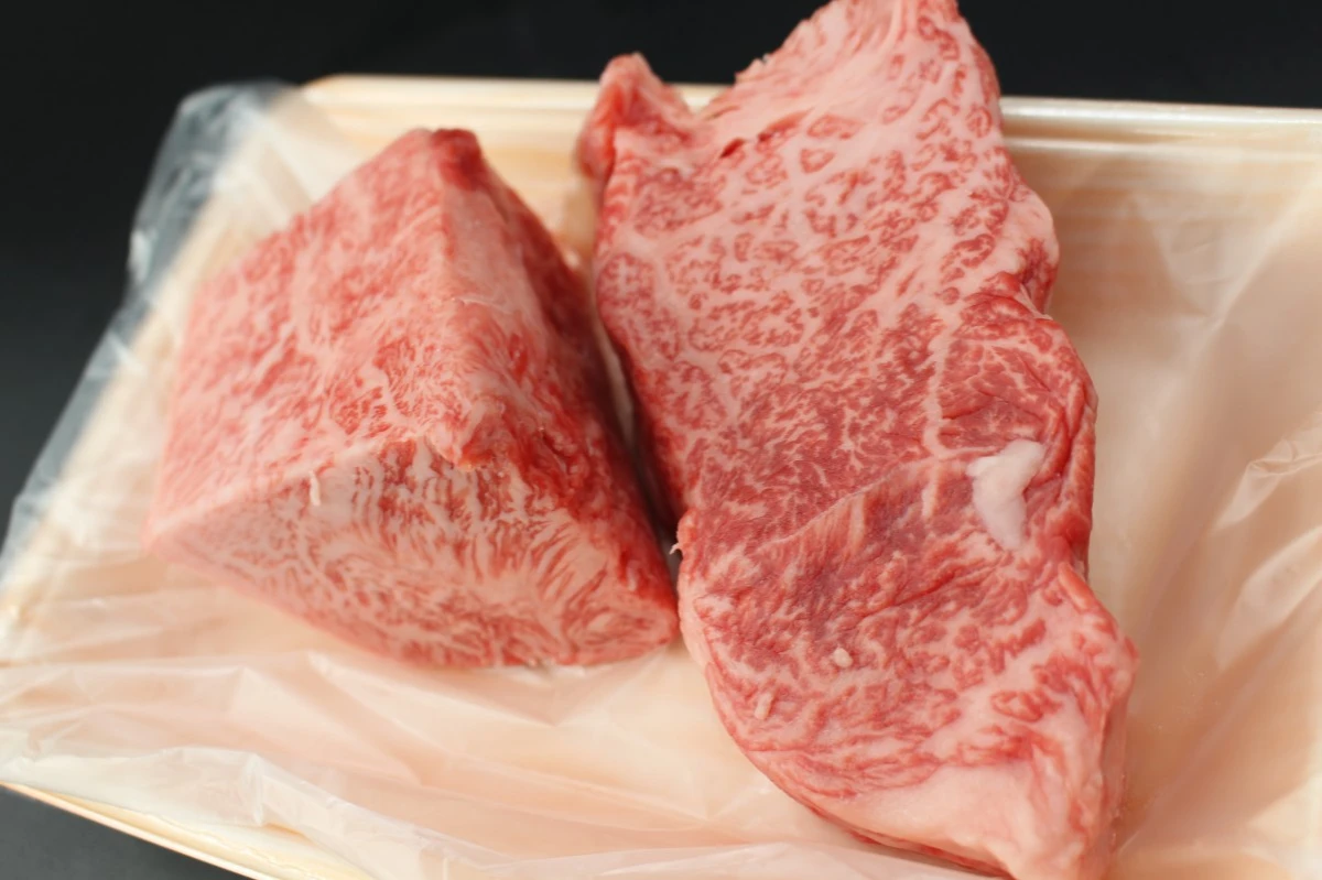 《現品限り》近江牛極厚モンスターステーキ ミニサイズ【430g】