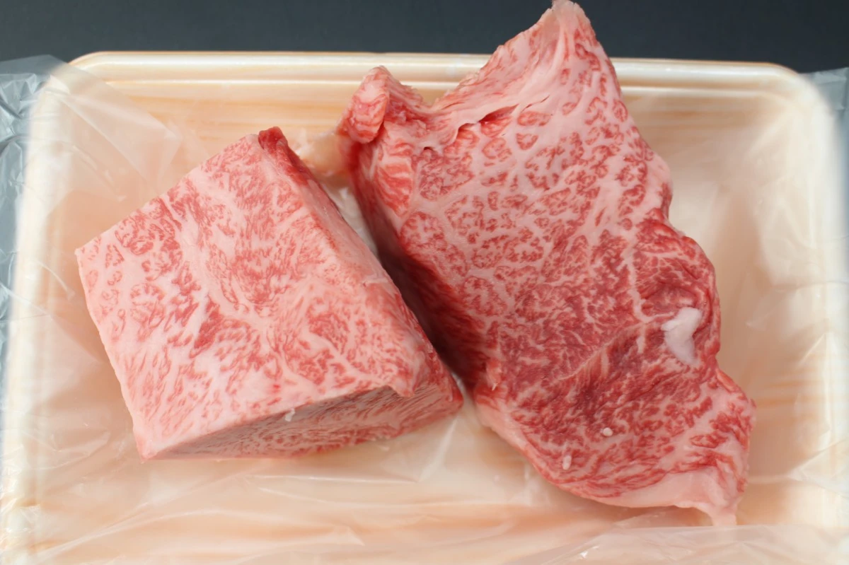 《現品限り》近江牛極厚モンスターステーキ ミニサイズ【430g】