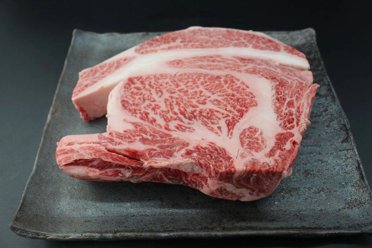 近江牛リブロース大判塊肉1147g【大特価！】