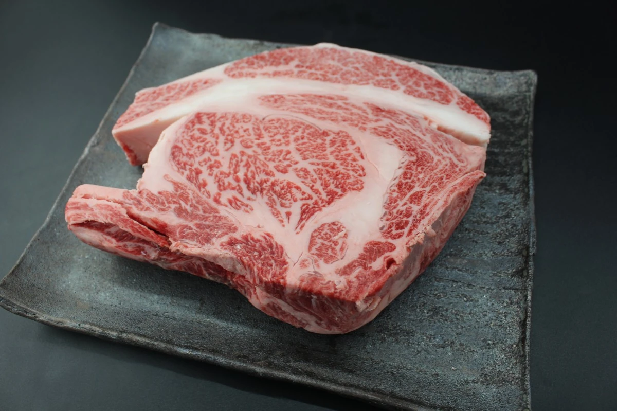 近江牛リブロース大判塊肉1147g【大特価！】