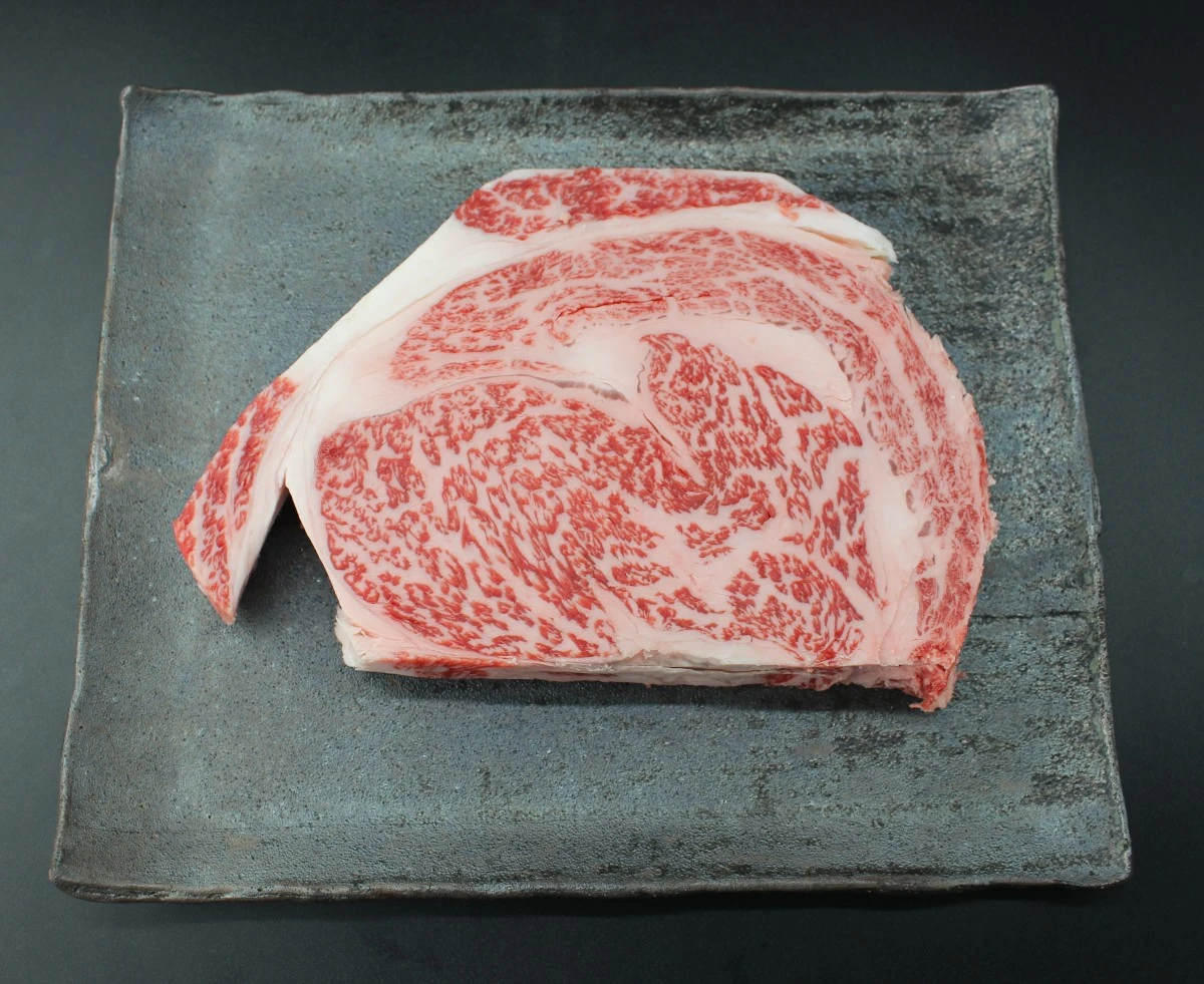 近江牛極厚リブロースステーキ597g【通常価格より50％OFF】