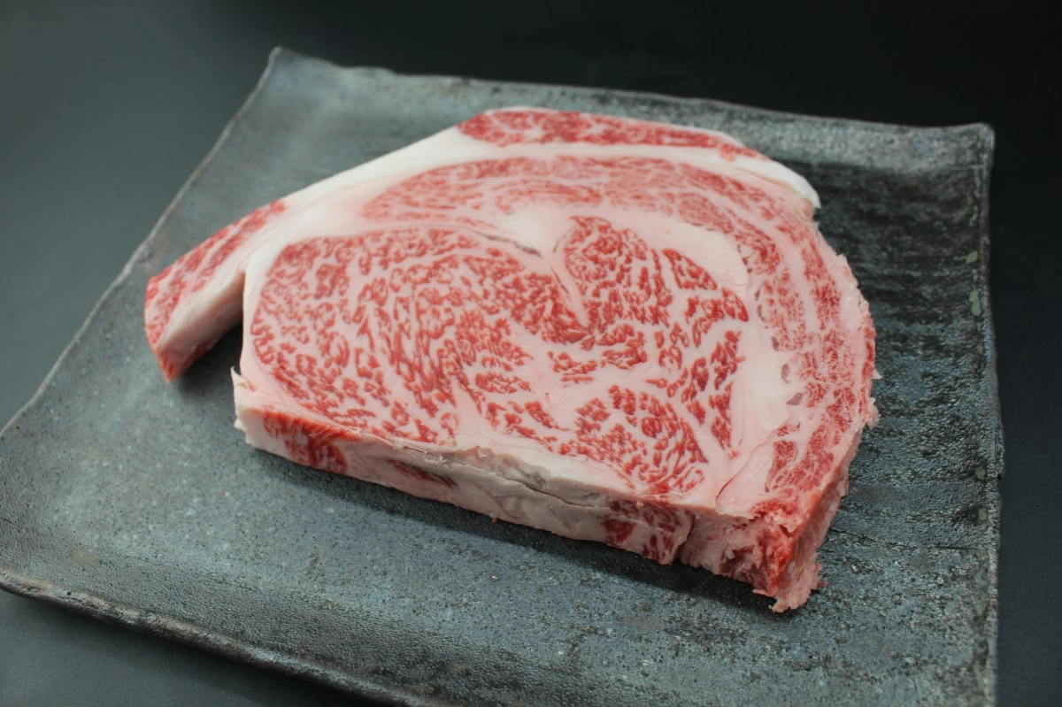 近江牛極厚リブロースステーキ597g【通常価格より50％OFF】