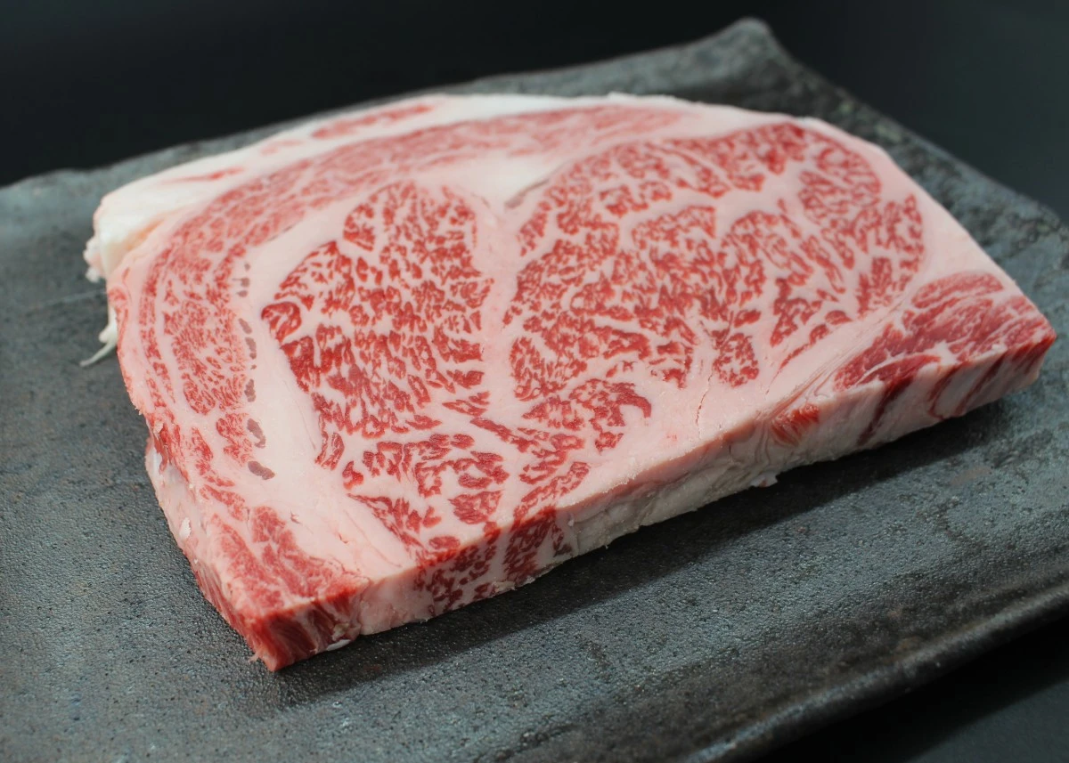 近江牛極厚リブロースステーキ586g【通常価格より50％OFF】