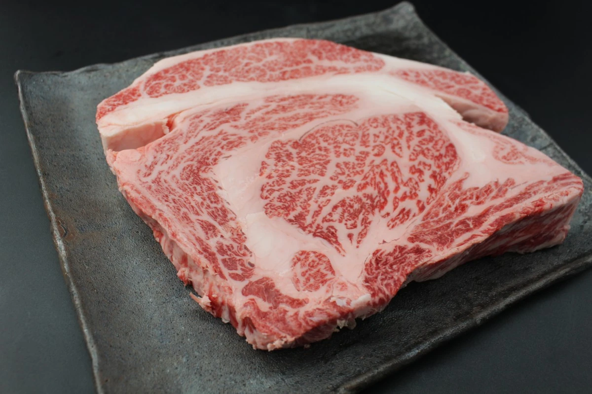 近江牛極厚リブロースステーキ732g【通常価格より50％OFF】