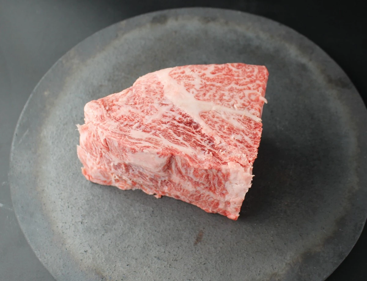 【現品限り】近江牛クラシタ塊肉489g【別名：かたロース】