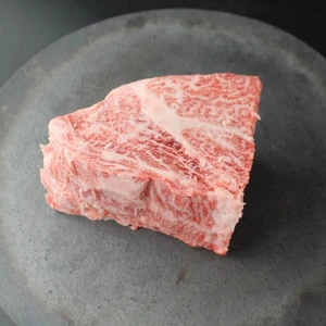 【現品限り】近江牛クラシタ塊肉489g【別名：かたロース】