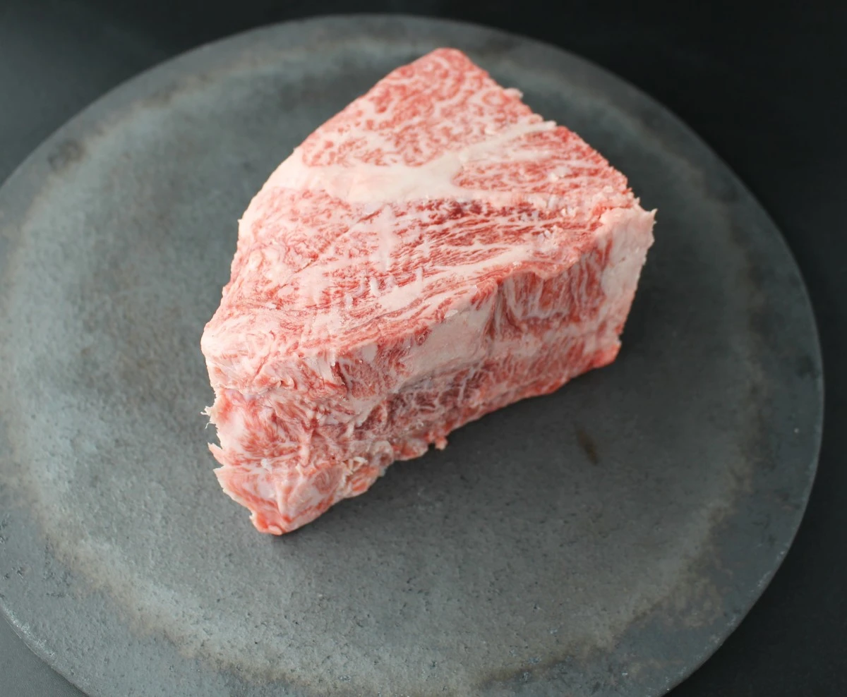 【現品限り】近江牛クラシタ塊肉489g【別名：かたロース】