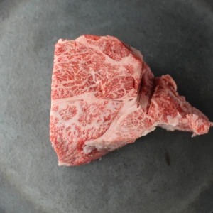 【現品限り】近江牛クラシタ塊肉420g【別名：かたロース】