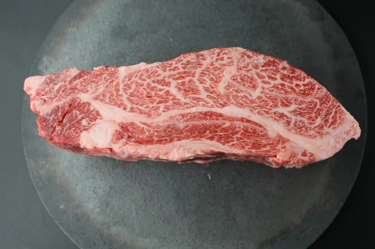 【現品限り】近江牛クラシタ塊肉754g【別名：かたロース】