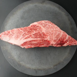 【現品限り】近江牛クラシタ塊肉735g【別名：かたロース】