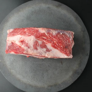 【現品限り】近江牛上ネック塊肉570g【煮込み・焼肉にも！】