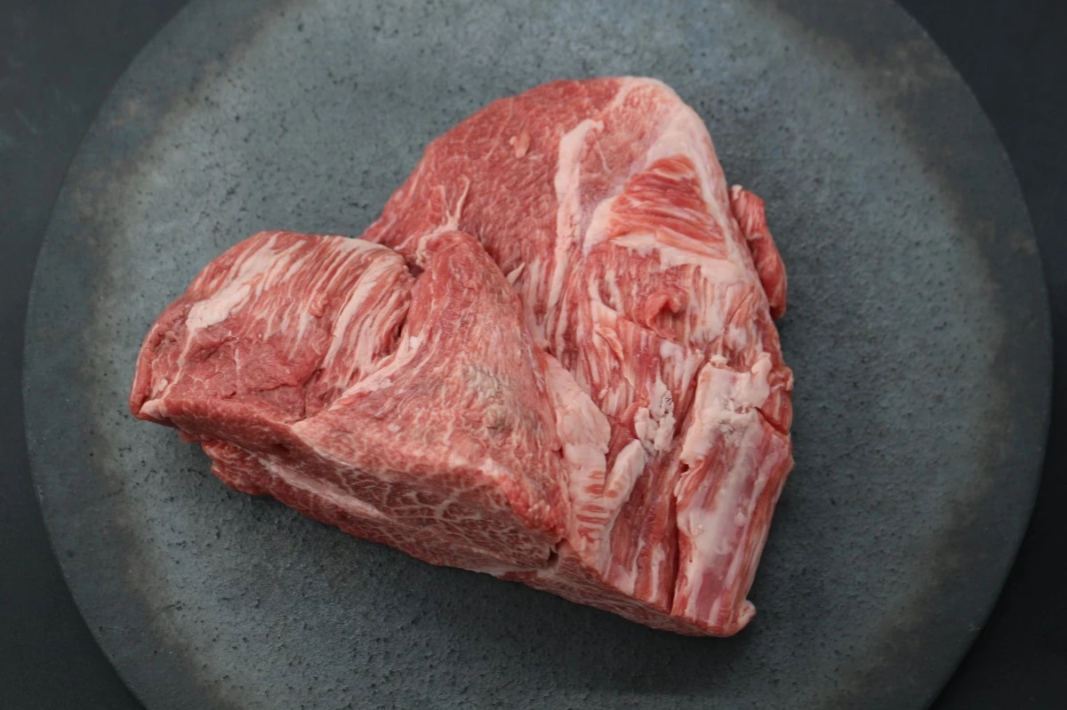 【現品限り】近江牛ミスジ塊肉 598g【超激レア商品】