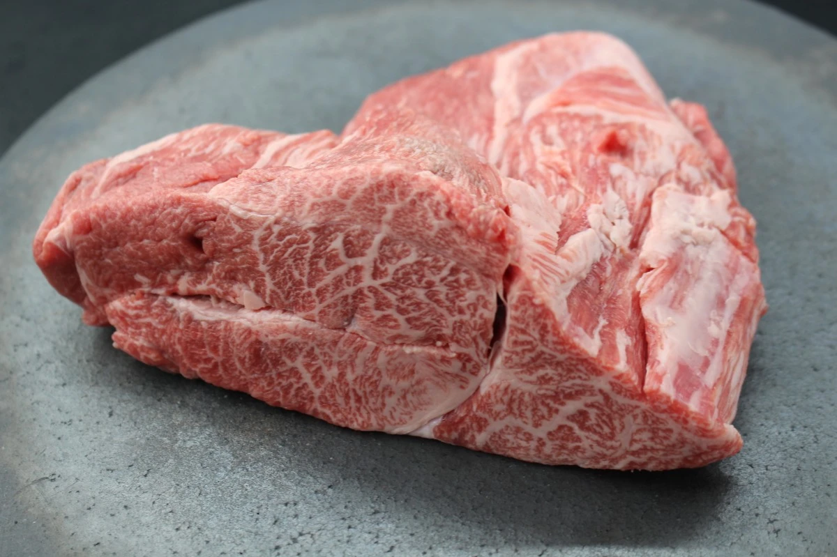 【現品限り】近江牛ミスジ塊肉 598g【超激レア商品】