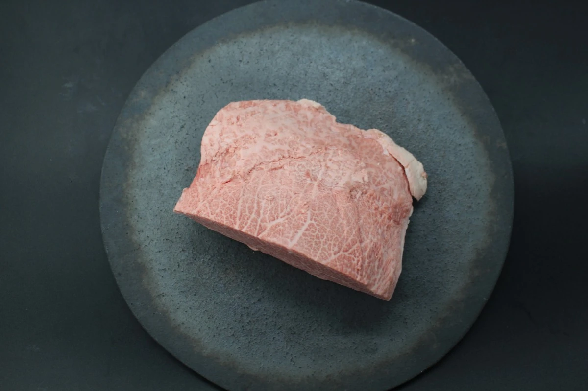 【現品限り】近江牛ミスジ塊肉 382g【超激レア商品】