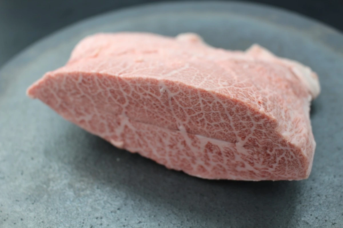 【現品限り】近江牛ミスジ塊肉 382g【超激レア商品】