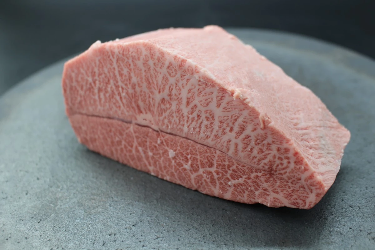 【現品限り】近江牛ミスジ塊肉 369g【超激レア商品】
