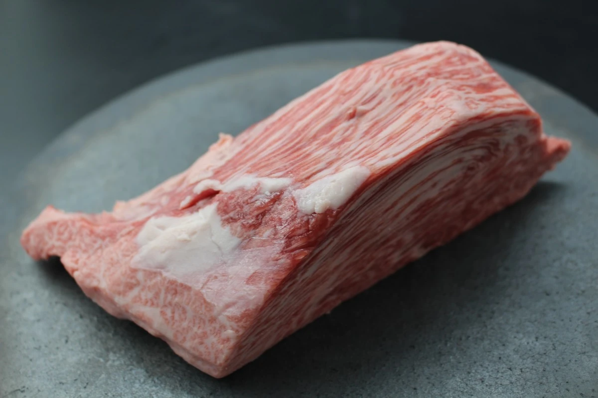 【現品限り】近江牛肩三角(クリ)塊肉597ｇ