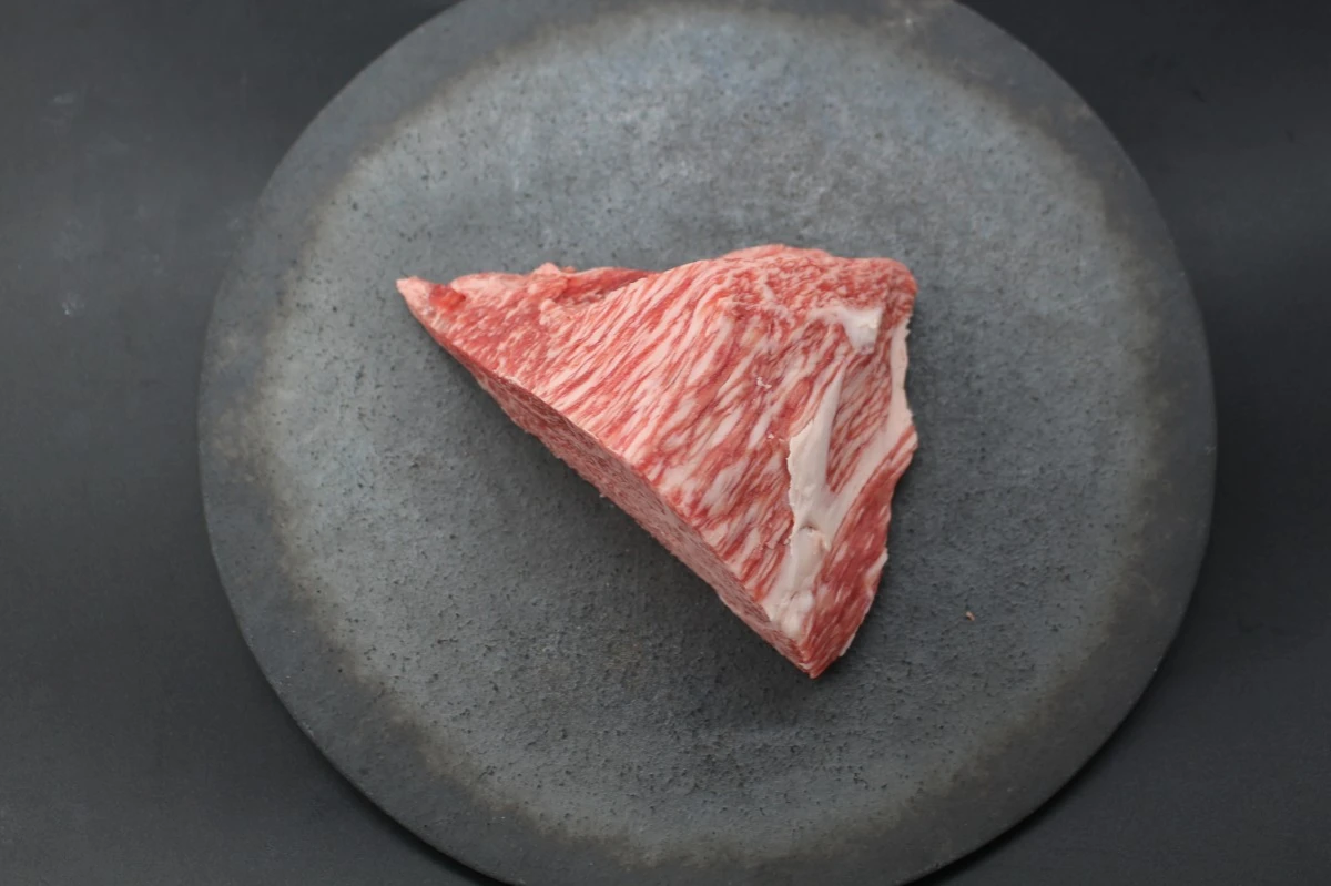 【現品限り】近江牛肩三角(クリ)塊肉362ｇ