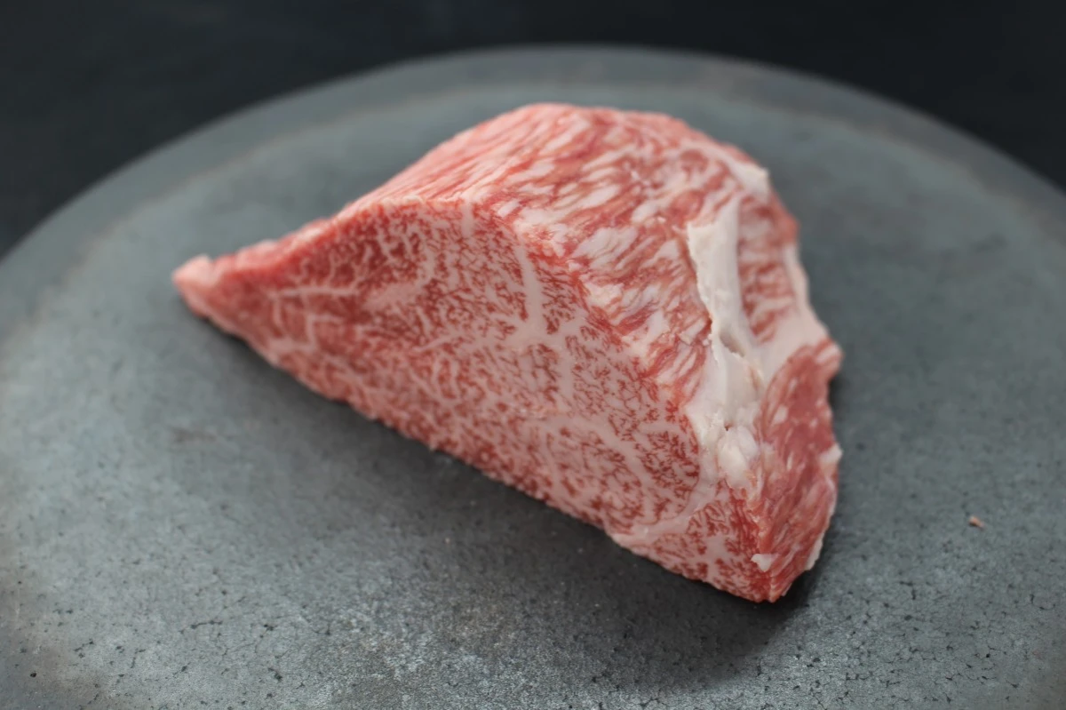 【現品限り】近江牛肩三角(クリ)塊肉362ｇ
