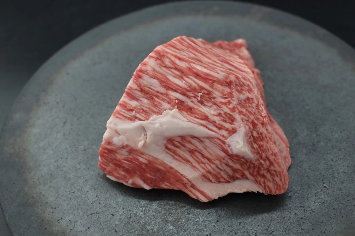【現品限り】近江牛肩三角(クリ)塊肉362ｇ