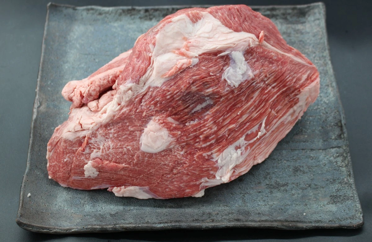 【現品限り】近江牛ニノウデ塊肉1412g【煮込み用】
