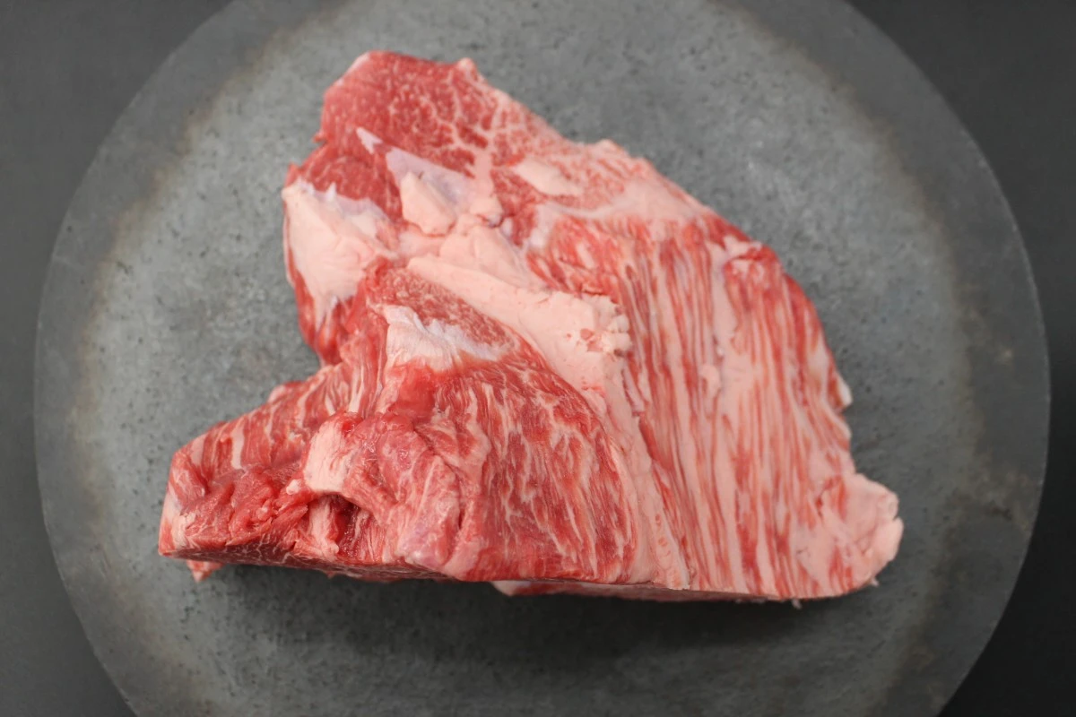 【現品限り】近江牛ミスジ塊肉 645g【超激レア商品】